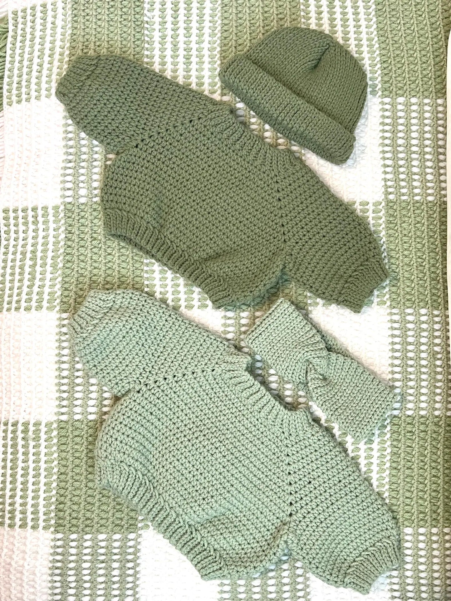 Oversized Crochet Raglan Baby Sweater Pattern + Video Tutorial