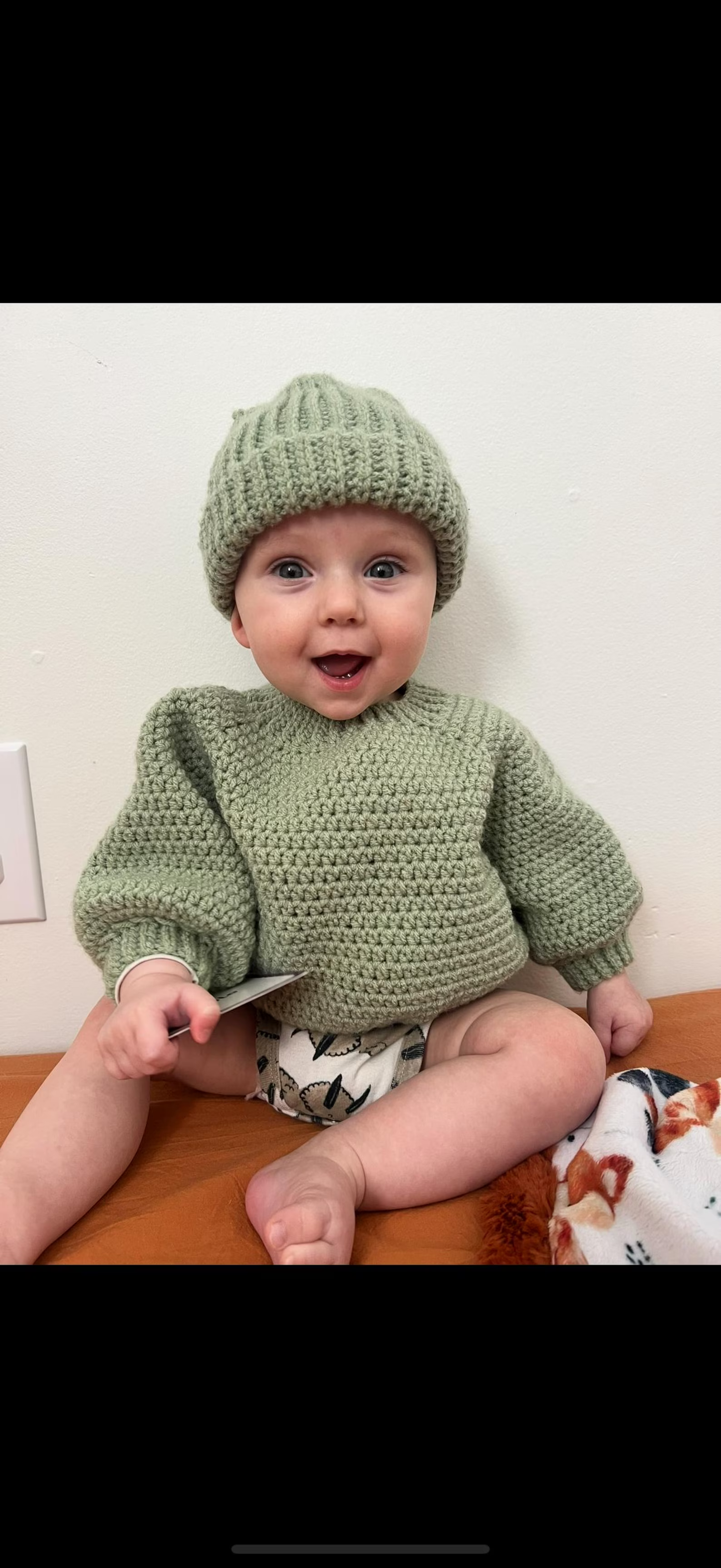 Oversized Crochet Raglan Baby Sweater Pattern + Video Tutorial