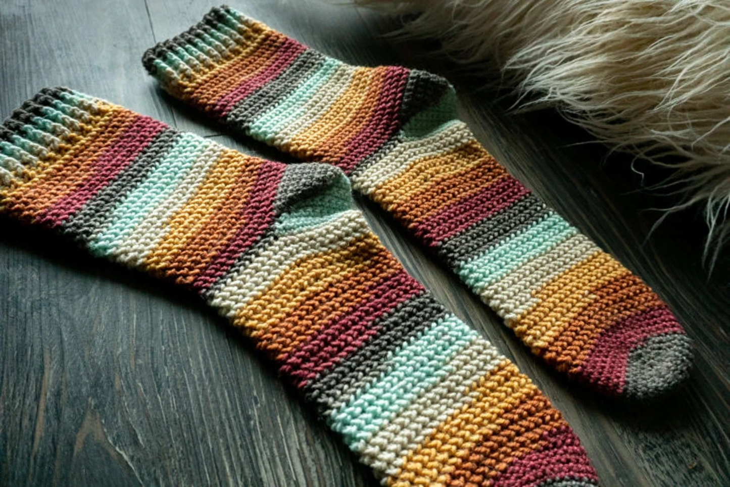 Herringbone Socks – Toe-Up Socks Crochet Pattern