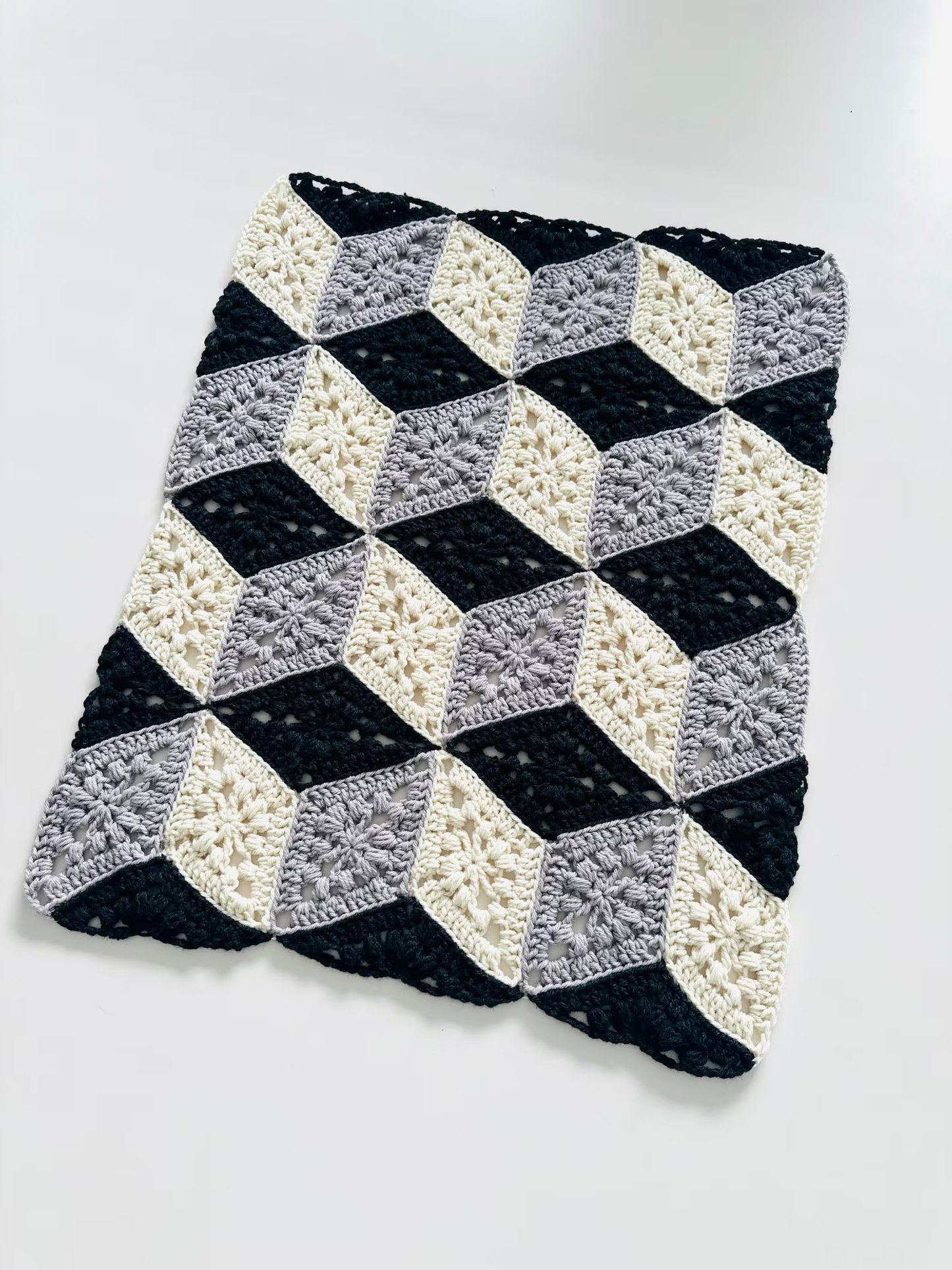 3D Cube Diamond Blanket Crochet Pattern + Video Tutorial (PDF)